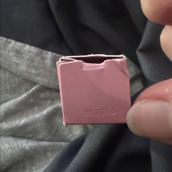 Rhode Ribbon - Picture 2 of 2